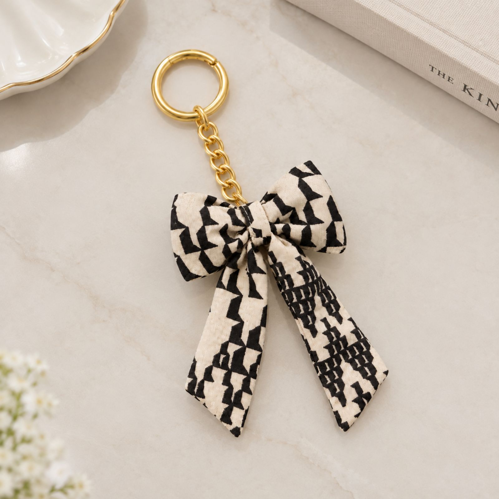 Monochrome Bow Charm — Hiasan Gantungan Pita Monokrom KEYCHAIN