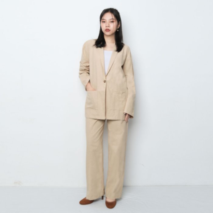 Women's Long-Sleeved Blazer with a Simple Cut in Linen Matt